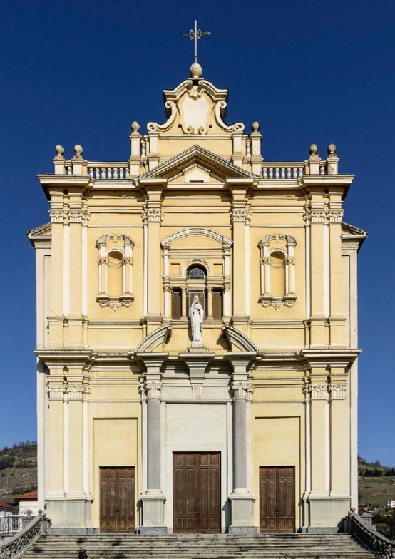 La chiesa parrocchiale di Santo Stefano Belbo.