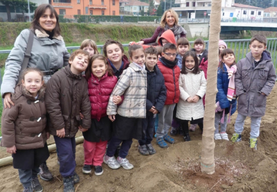 I ragazzi delle scuole di Santo Stefano Belbo.