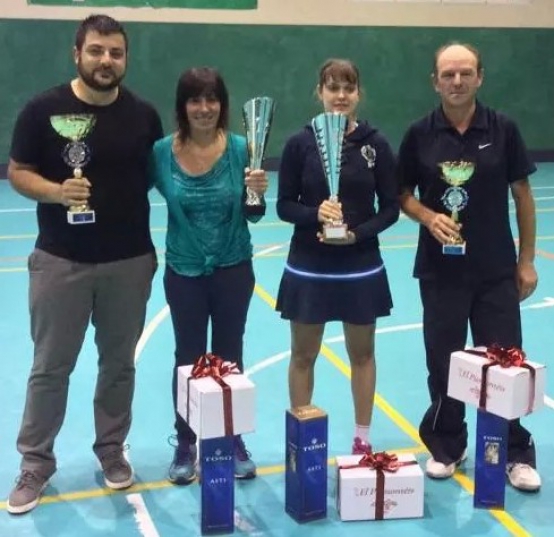 Una foto al termine del torneo di tennis a Cossano Belbo