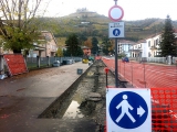 Lavori all’esterno delle scuole di Santo Stefano Belbo (foto di Fabio Gallina).